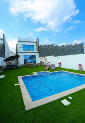 Al Bandar Luxury Villa with private pool - Al Dana Island Fujairah